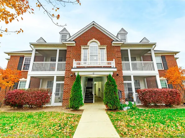 921 E Summerfield Glen Cir, Ann Arbor, MI 48103