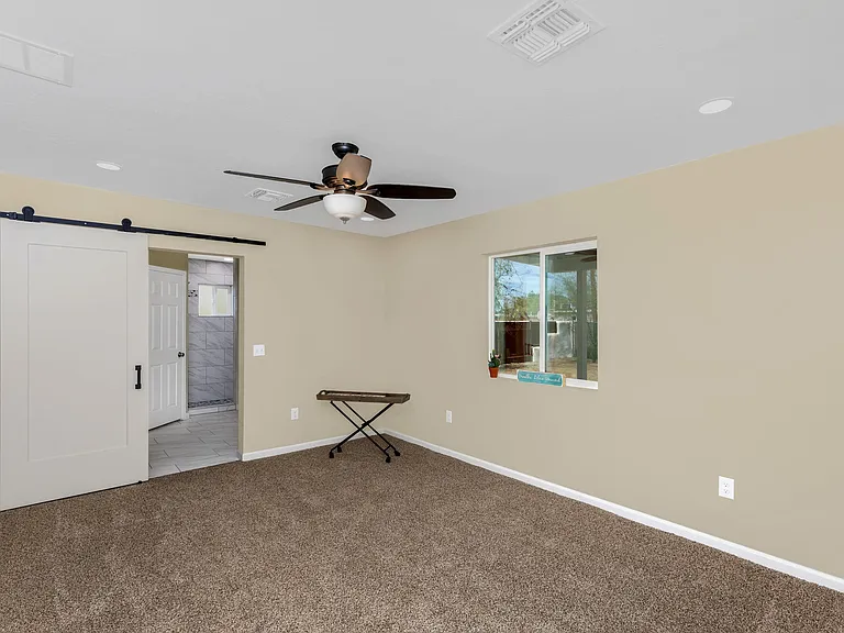 2217 E Silver St — Photo 20