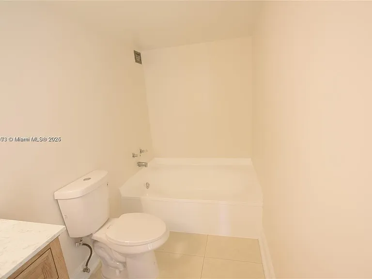 200 Leslie Dr #1124 — Photo 15