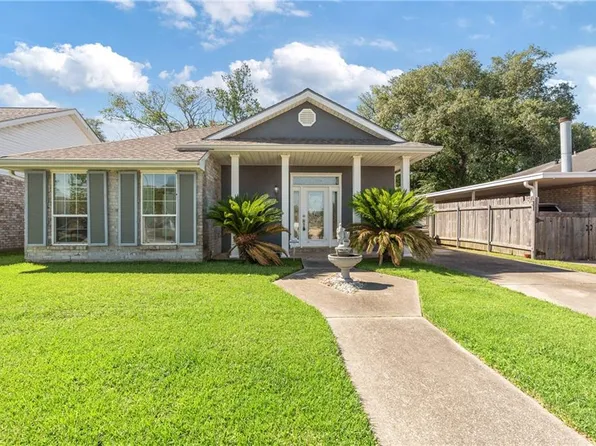 2900 Meadow Dr, Violet, LA 70092