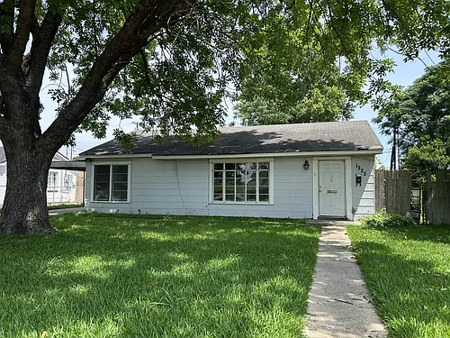 1225 Delhi St Photo 1