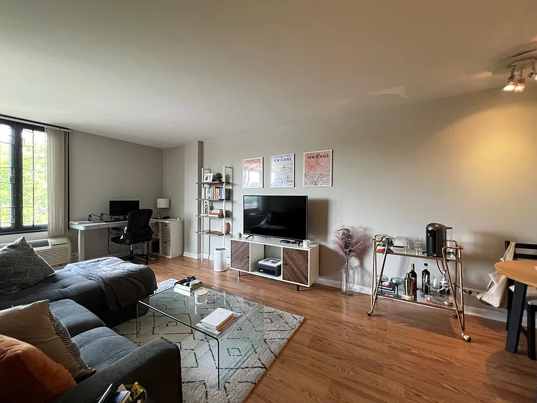 2007 N Sedgwick St #404 — Photo 13