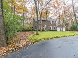 150 N Ahwahnee Rd, Lake Forest, IL 60045