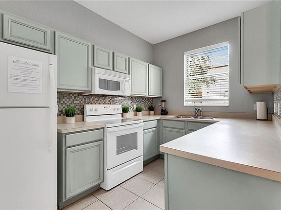 3rd image of 110 Napoli Dr