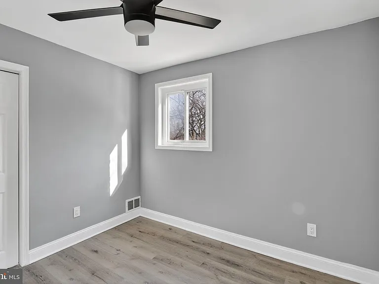 146 Joliet St SW #B — Photo 10