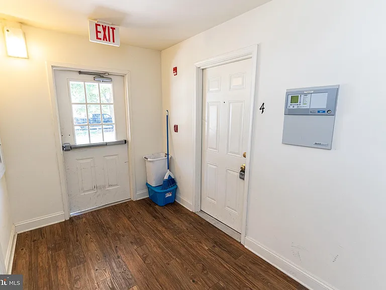 802 Travers St #4 — Photo 7