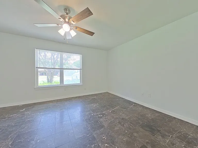 410 Wildwood St — Photo 5