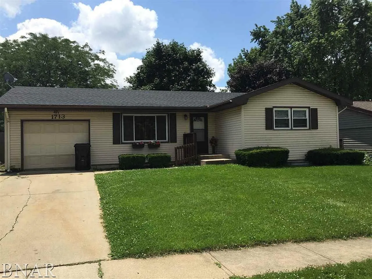 1713 Jacobssen Dr photo 1