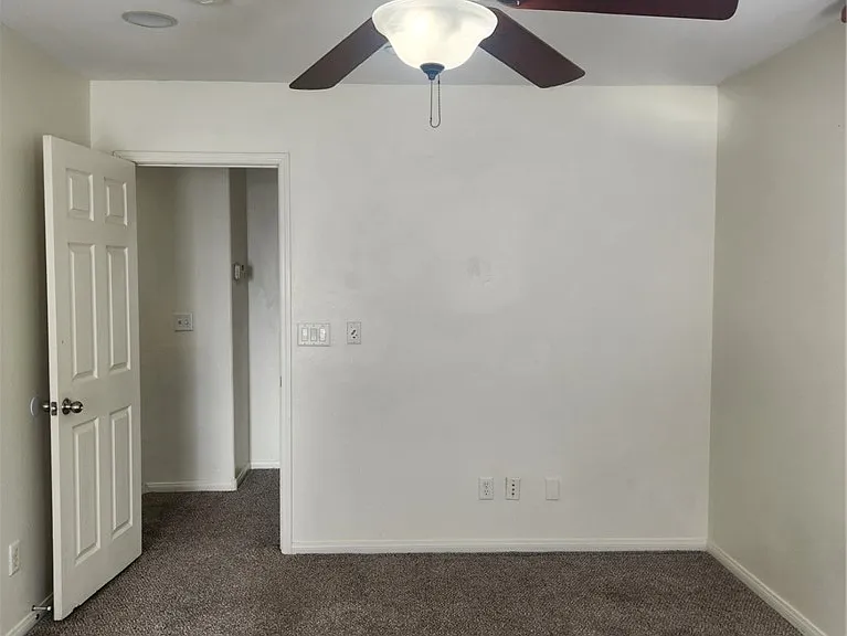 6485 Abbotsford House Ct — Photo 12