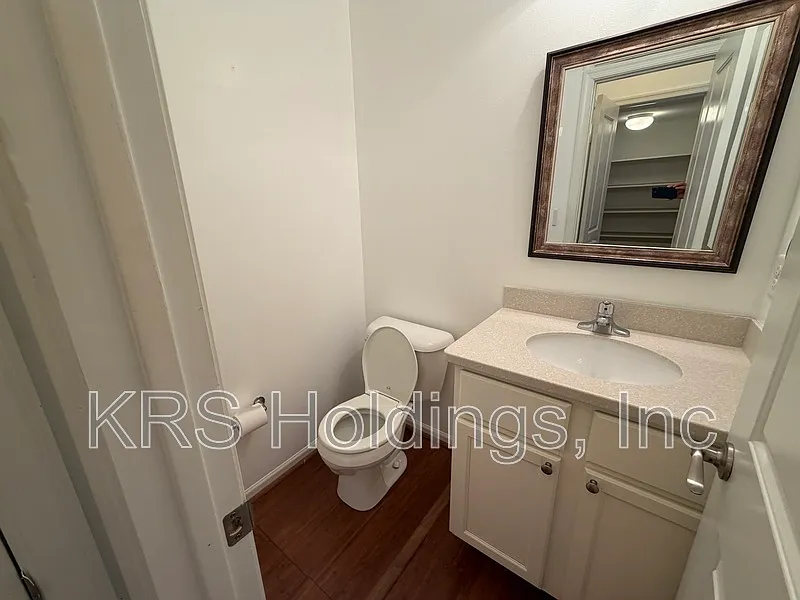 3 bed, 2.5 bath, 1870 sqft, $2,800 — Photo 3