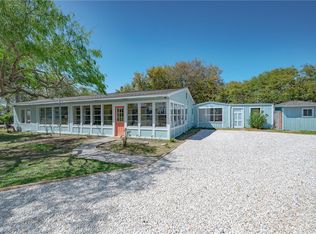 1604 Victoria Ave, Rockport, TX 78382
