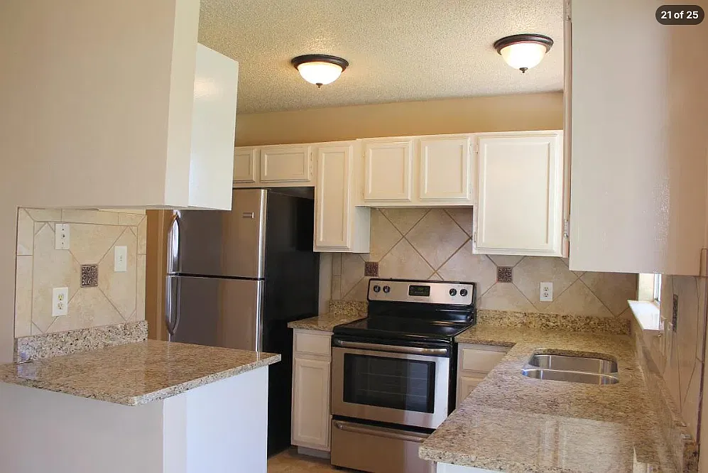 3 bed, 2.0 bath, 1404 sqft, $1,300 — Photo 4