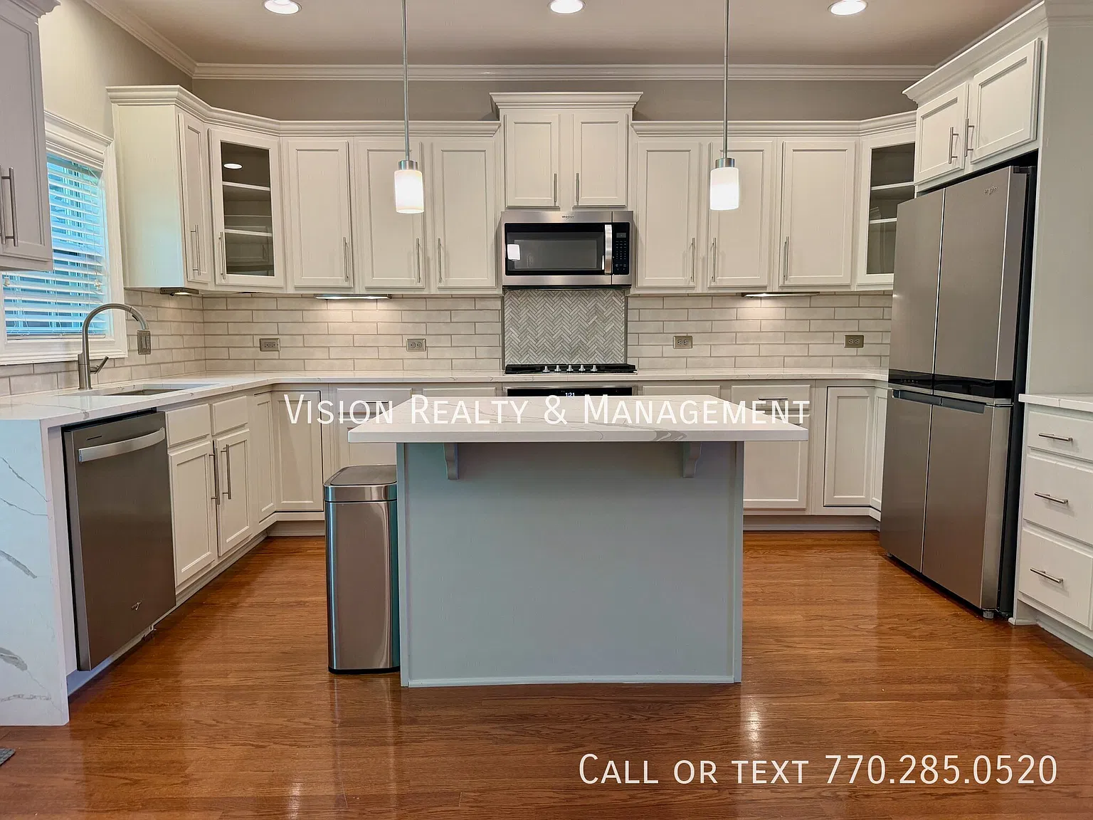 Luxury Townhome in Gate Community! — Photo 3