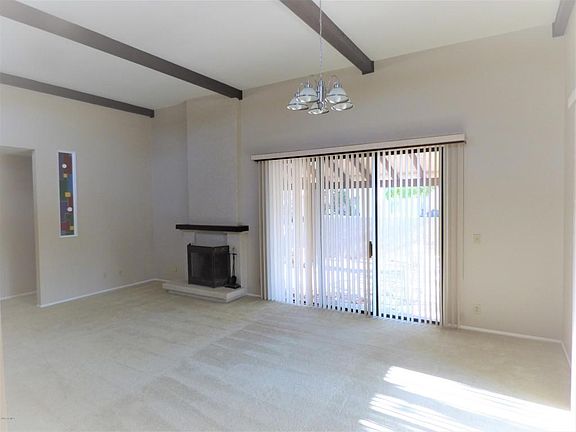 Great Room w/ fireplace