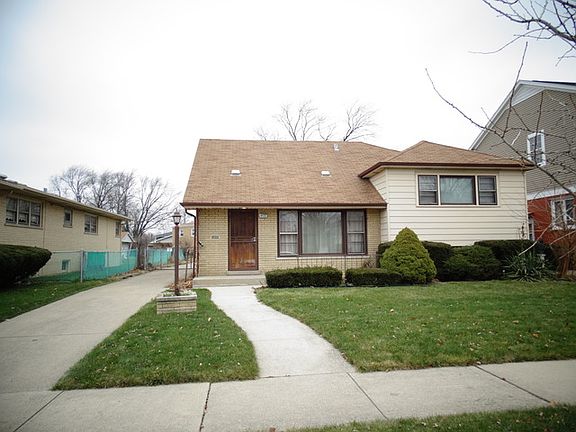 2nd image of 4524 W 99th Pl