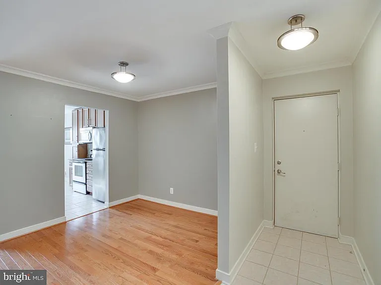 304 Hilltop Ln #F — Photo 10
