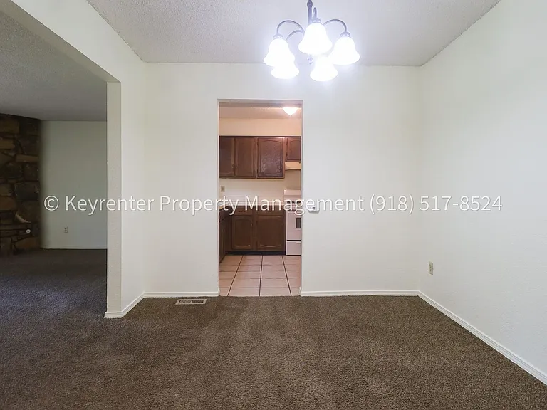 1359 E 60th St Duplex — Photo 14