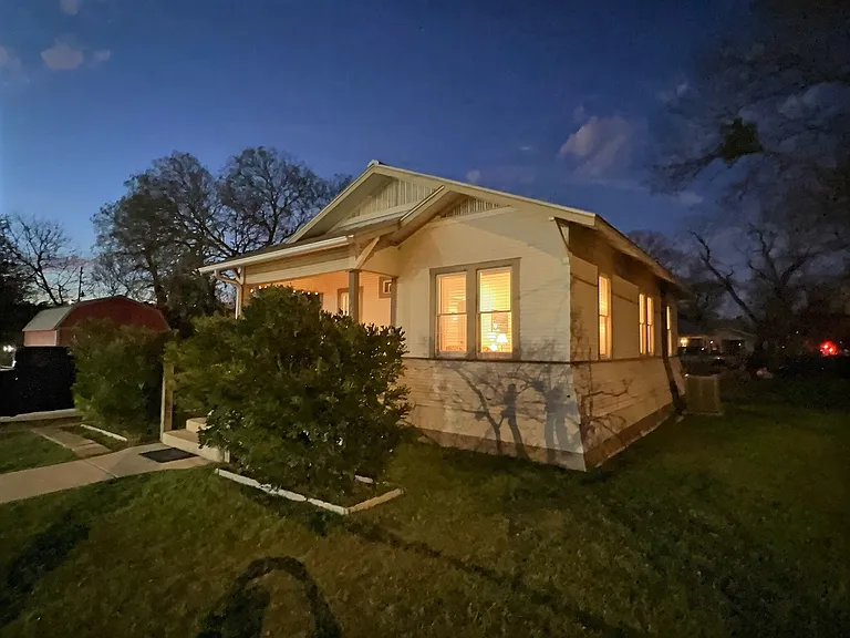 404 W Walnut St — Photo 22