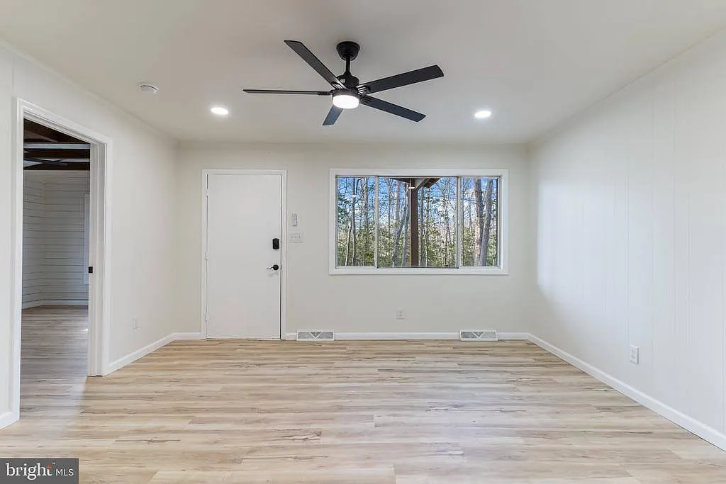 3 bed, 1088 sqft, $2,300 — Photo 4