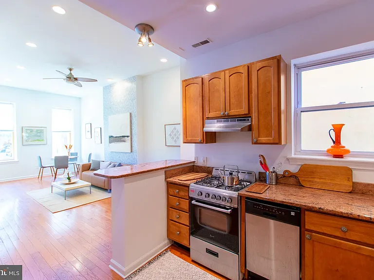 1921 Poplar St #1 — Photo 5