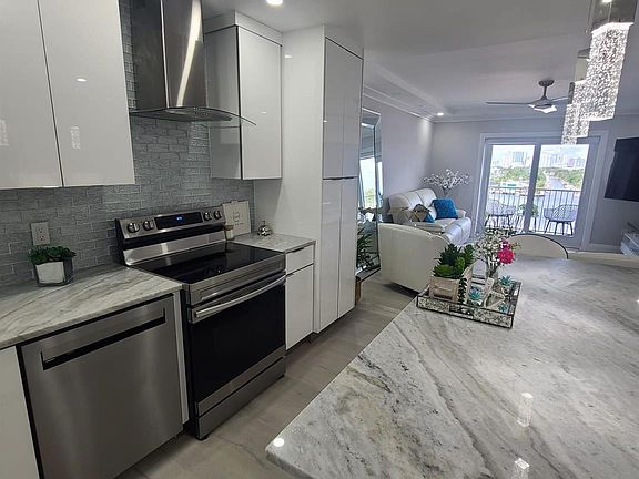 5th image of 200 S Birch Road #901