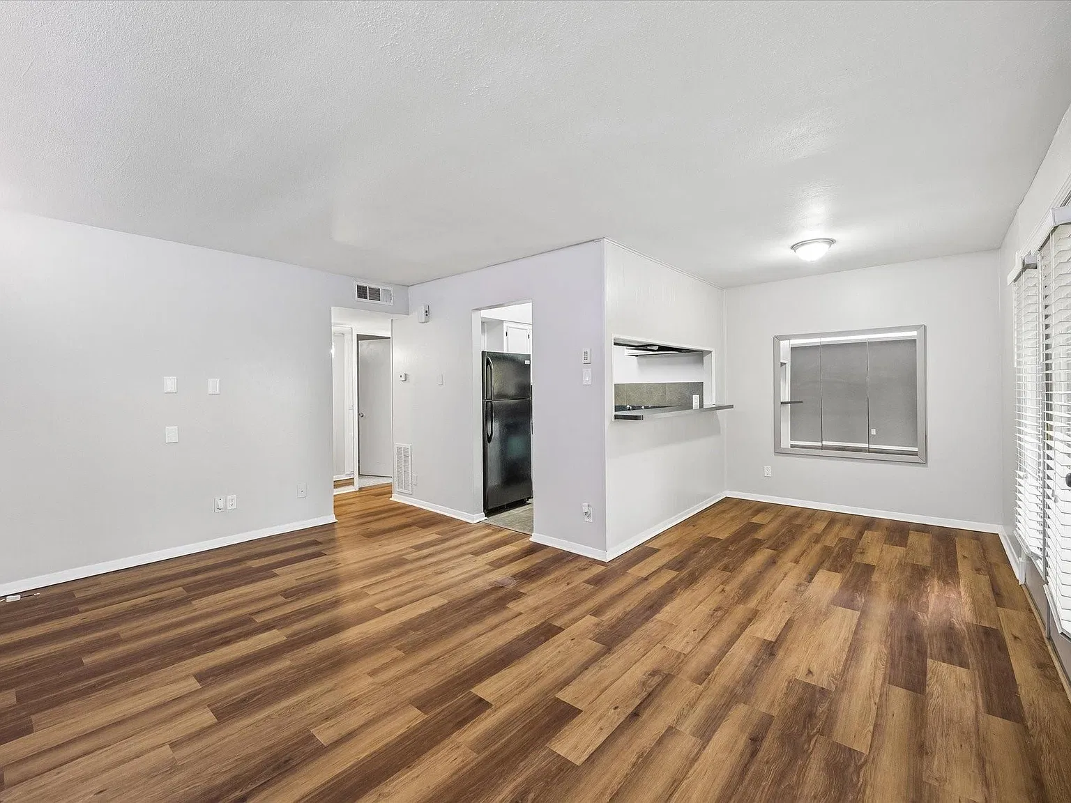 1 bed, 1.0 bath, 630 sqft, $1,200 — Photo 2