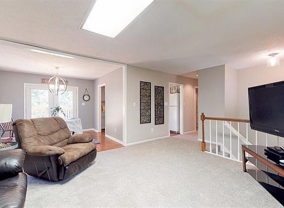 4th image of 932 W Forest Blvd