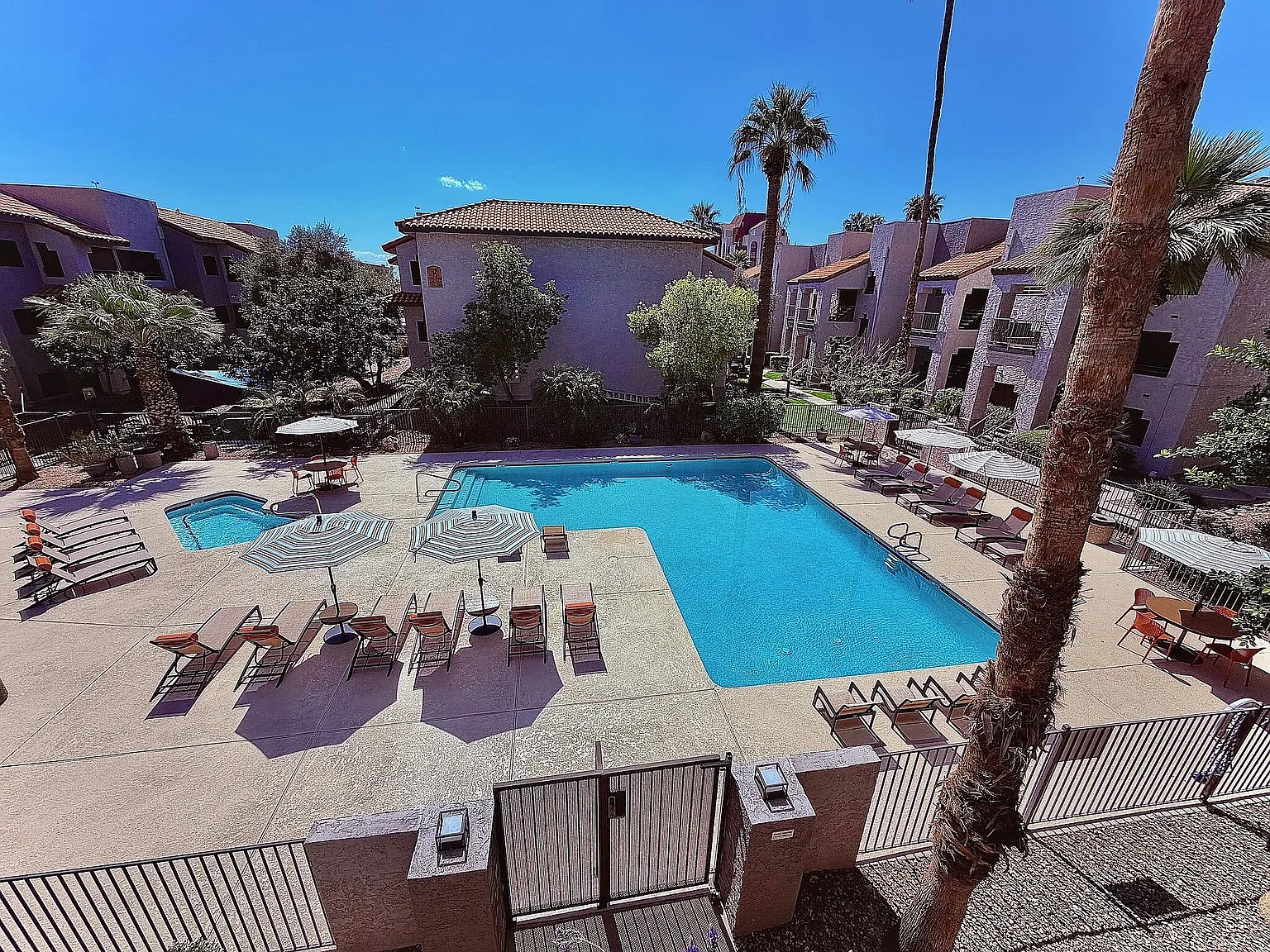 Cimarron Apartments — Photo 1