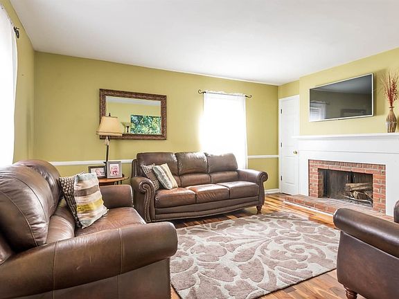 2nd image of 1128 Bay Meadows Dr