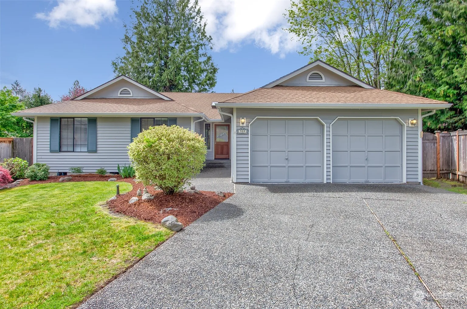 909 223rd Court NE photo 1