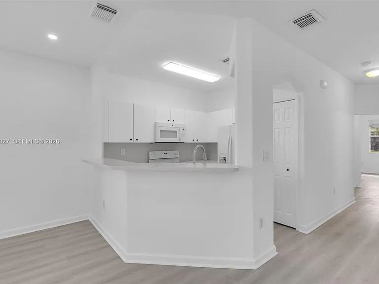 8165 NW 108th Ave — Photo 9
