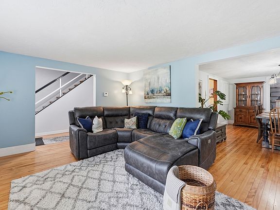 2nd image of 31 Wildrose Ave