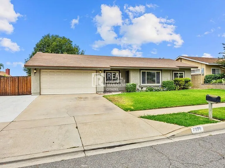 7970 Cambridge Ave — Photo 2