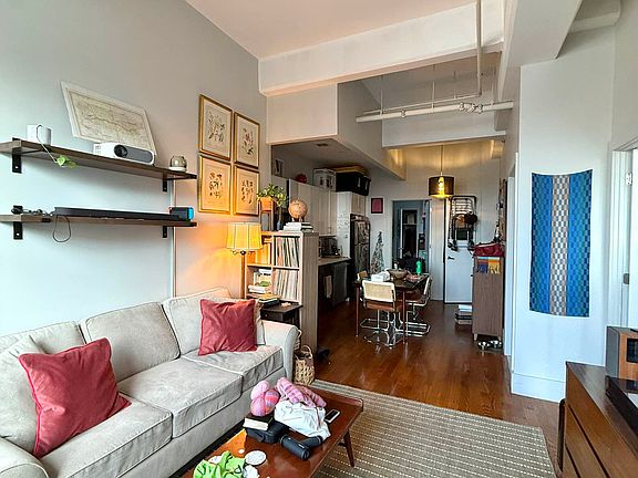 2nd image of 566 Dekalb Ave APT 4A