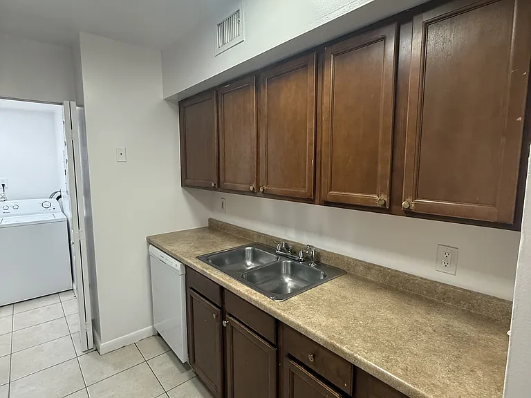 2916 NW 55th Ave #1B — Photo 11