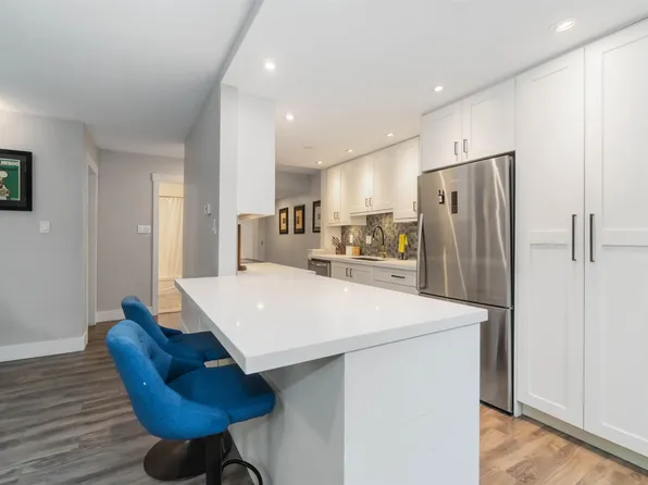 1345 W 15th Ave #317, Vancouver, BC V6H 3R3