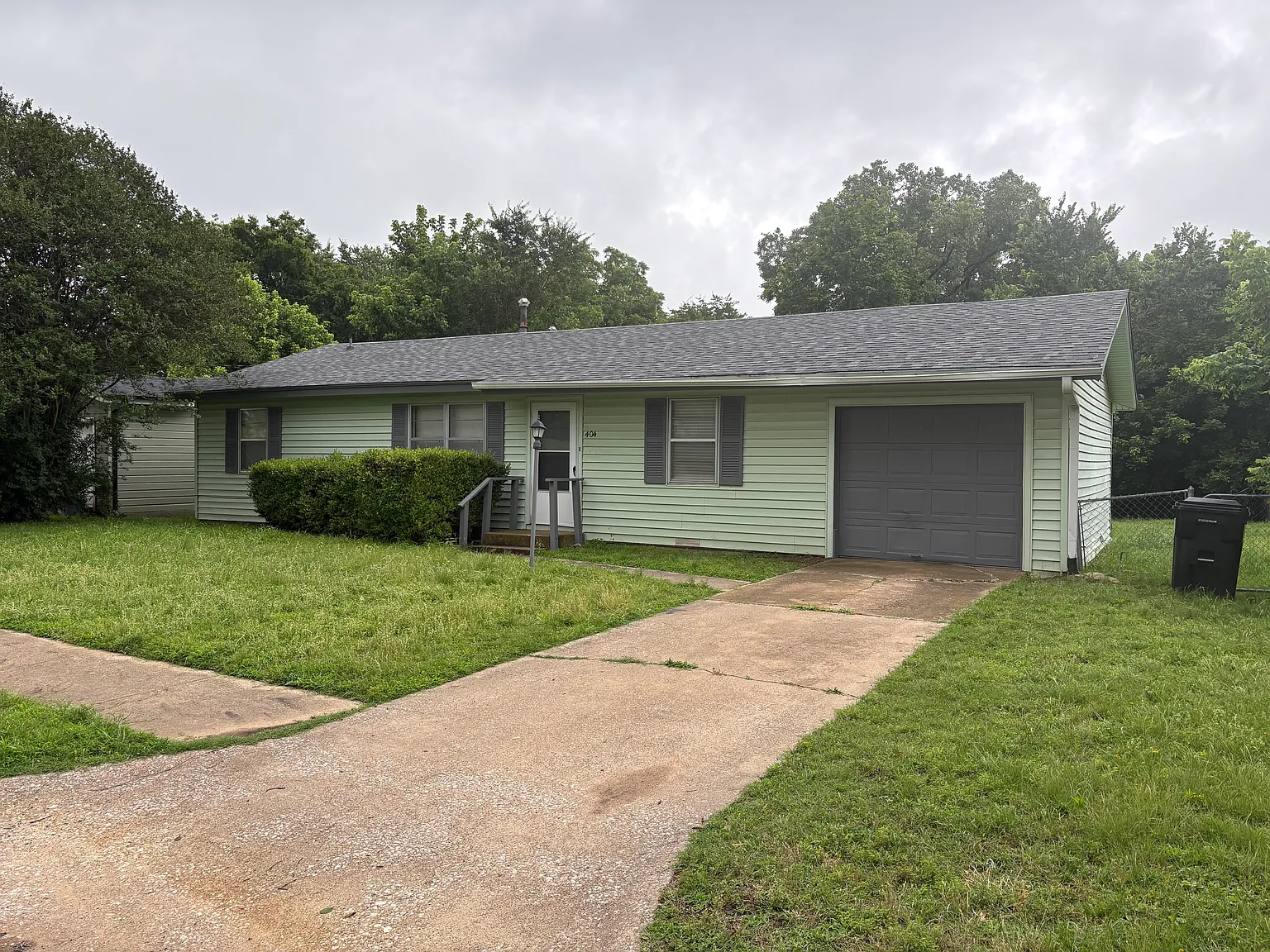 3 bed, 1.5 bath, 1188 sqft, $1,500 — Photo 1