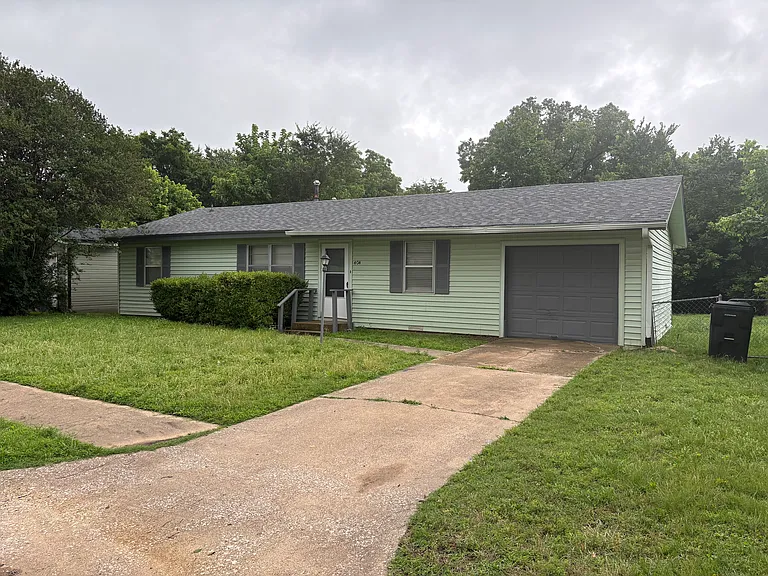 404 W Heron St — Photo 1