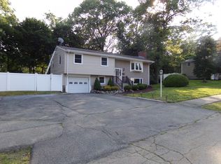 28 Inverness Rd, Norwood, MA 02062