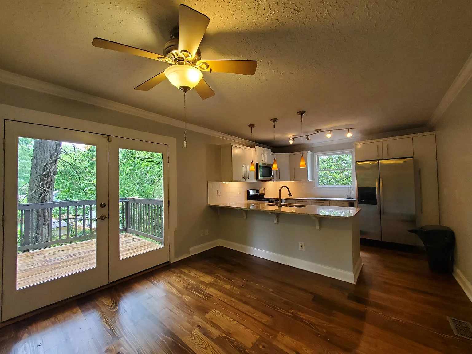 3 bed, 1269 sqft, $2,500 — Photo 3