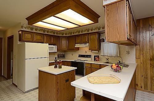 Kitchen: 20X12