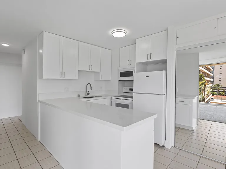 2115 Ala Wai Blvd #804 — Photo 9