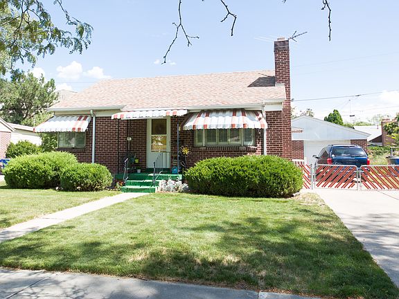 3rd image of 958 N Poinsettia Drive