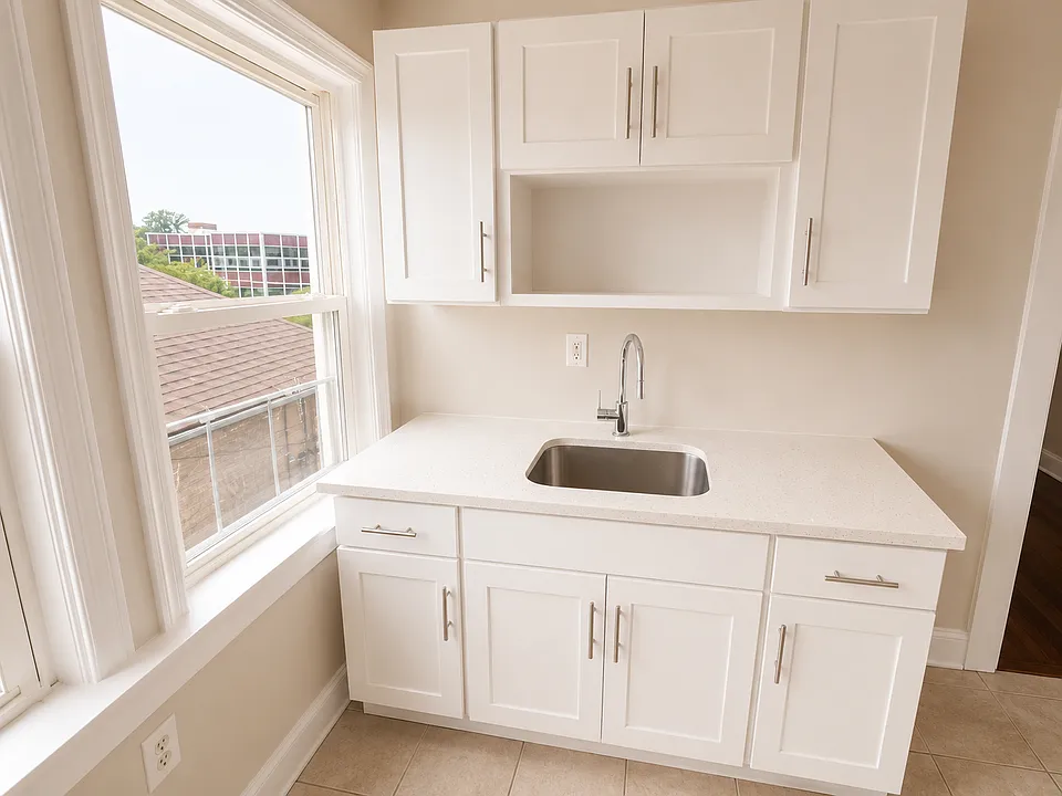 34 Clinton Pl #3R