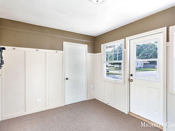 5th image of 3865 Lee St