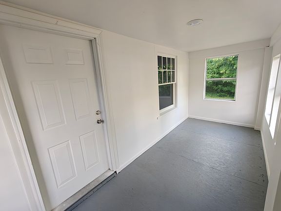 5th image of 556 Chittenden St