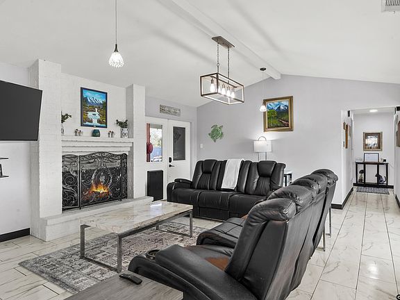 5th image of 857 Whitehall Dr