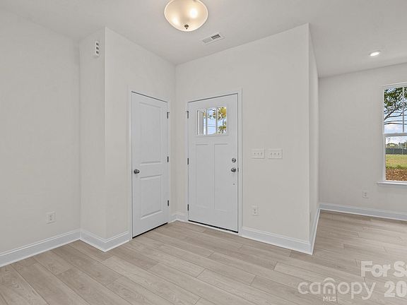 5th image of 2926 Clyde Dr