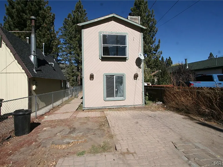 1109 W Aeroplane Blvd — Photo 1