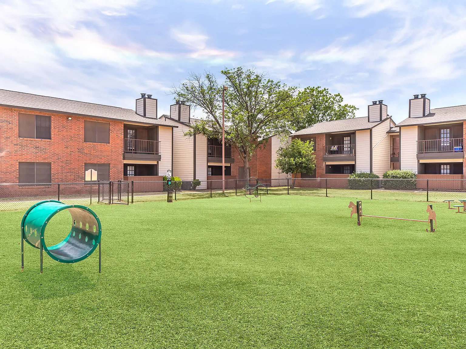 Woodcrest Apartments — Photo 3